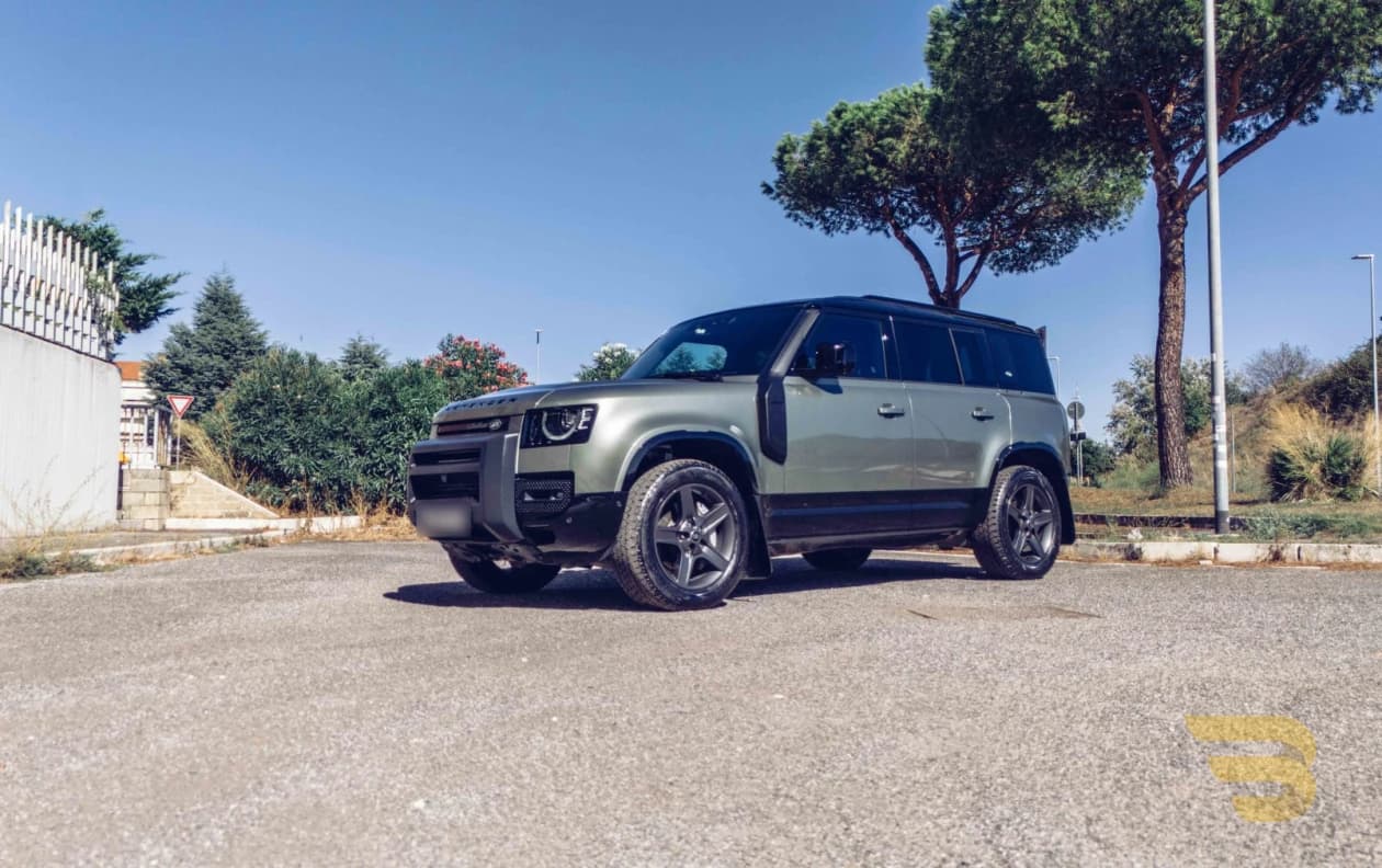 Land Rover Defender X-Dynamic 7 seater